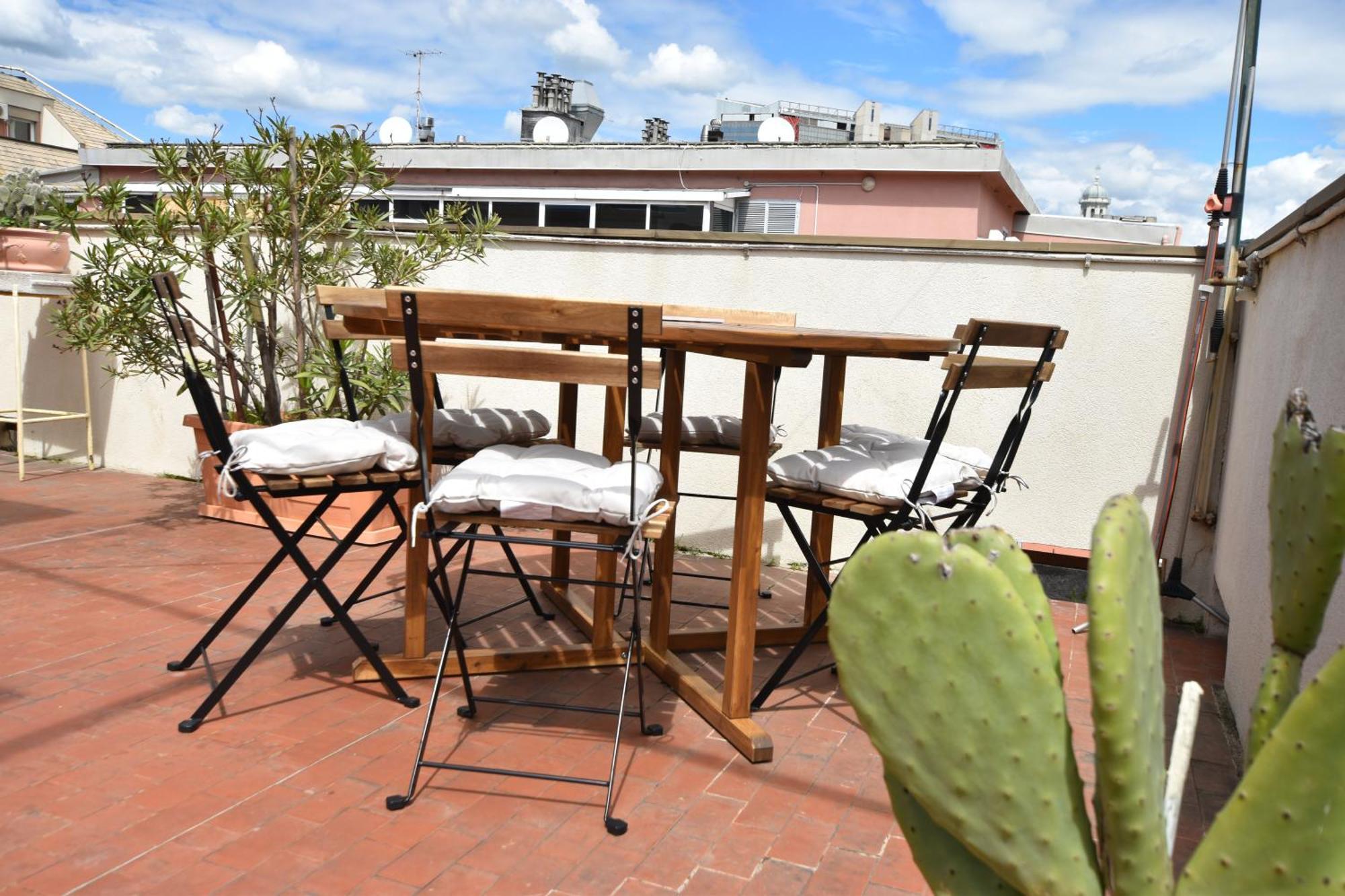Classicosuitetti Attico Con Terrazzo Al Piano Apartment Genua