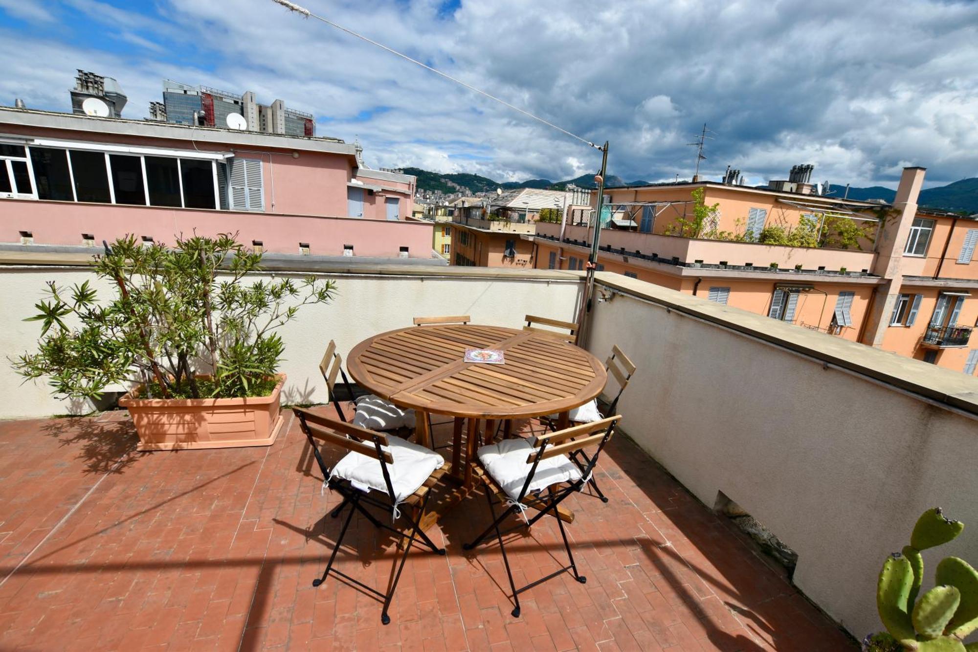 Classicosuitetti Attico Con Terrazzo Al Piano Apartment Genua